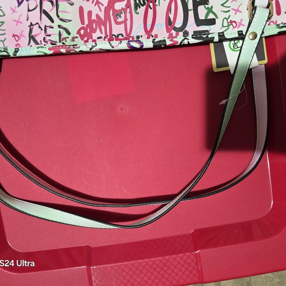 Brand new shoulder bag with tags on the bigger bag - Picture 11 of 16